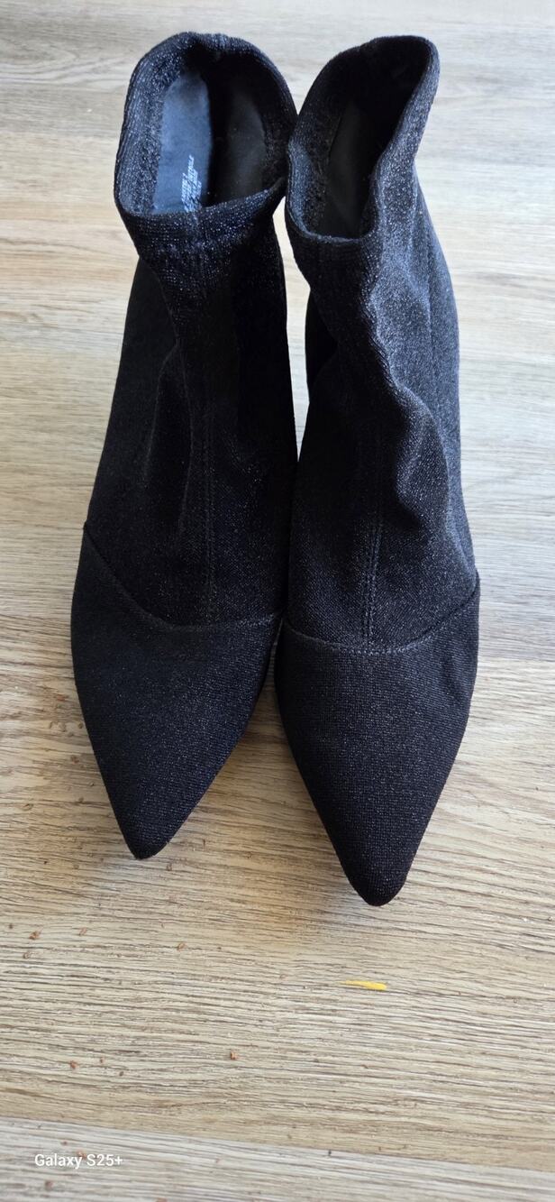 Charles by Charles David Amstel Kitten Heel Black Sexy Romantic Booties Size 8M